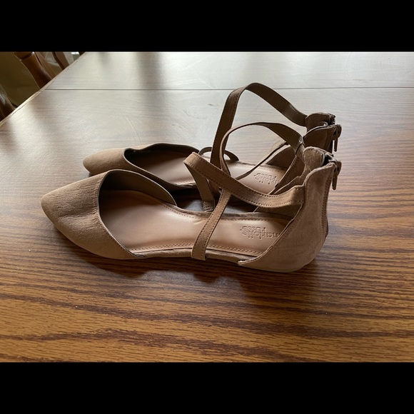 Charlotte Russe Crisscross pointed toe flats NWOT - Picture 2 of 4